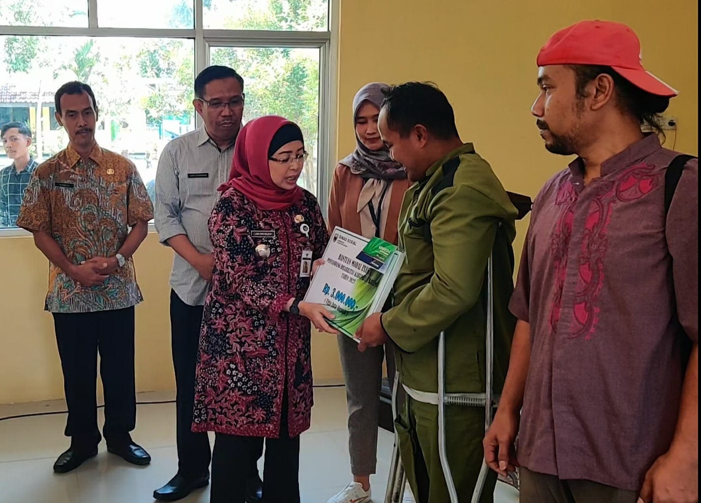 Puluhan Penyandang Disabilitas Batang Terima Bantuan Modal Usaha