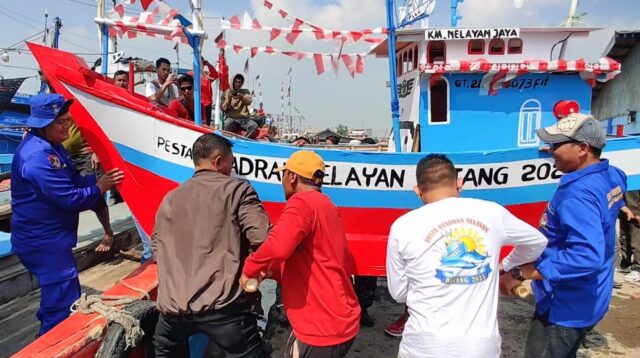 Nyadran, Nelayan Batang Larung Dua Kepala Kerbau Ke Tengah Laut