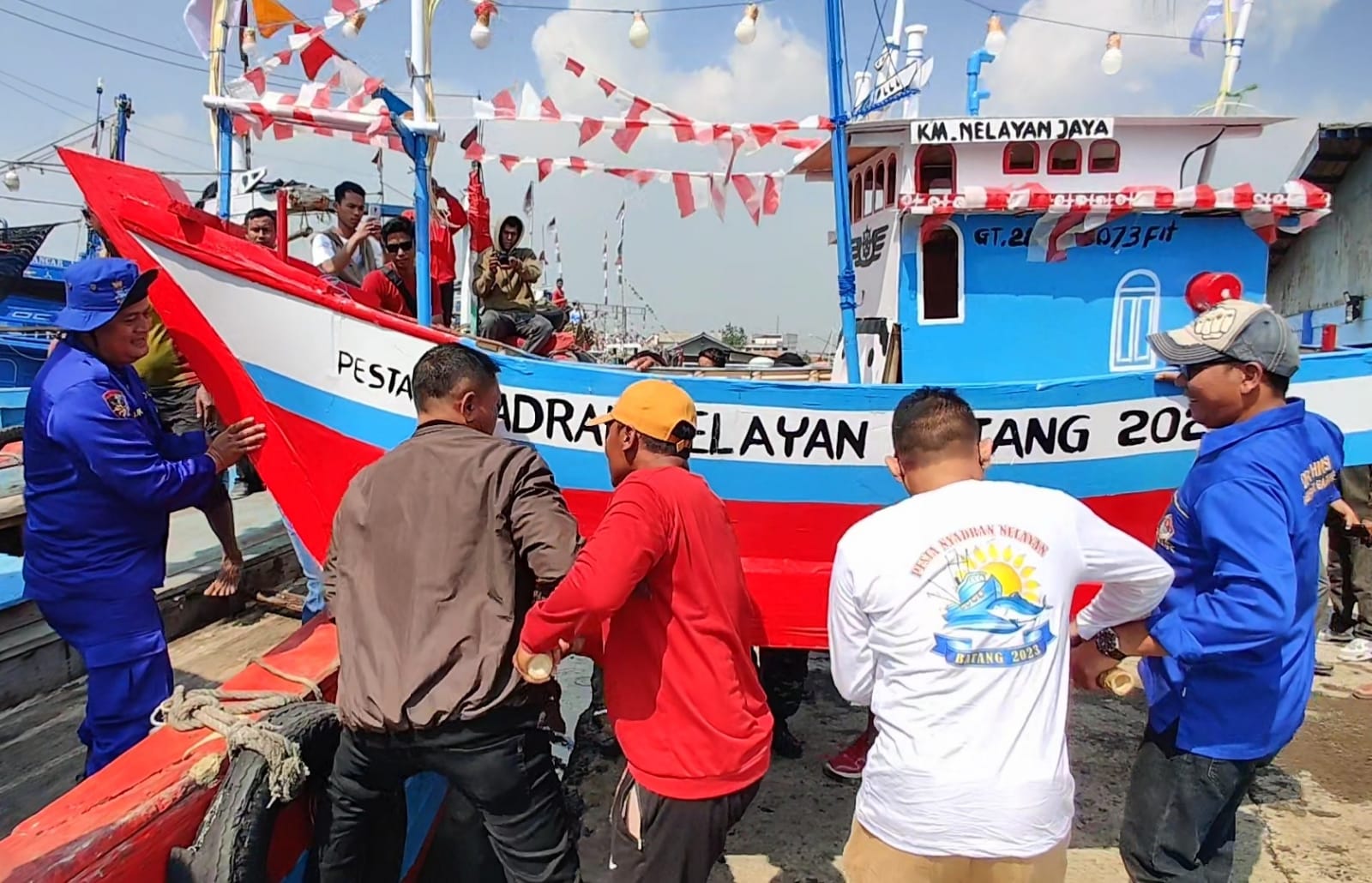 Nyadran, Nelayan Batang Larung Dua Kepala Kerbau Ke Tengah Laut