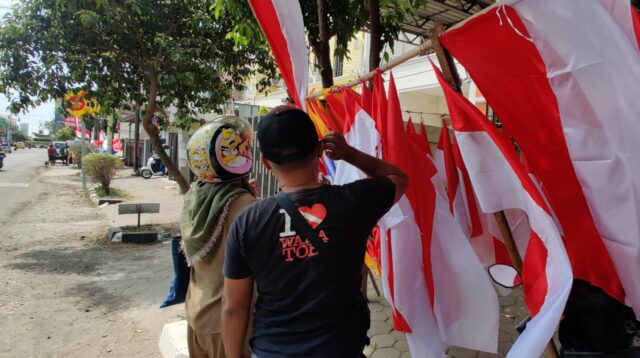 Cerita Dedi Warga Jabar 30 Tahun Jualan Bendera di Kota Pekalongan Dari Sambat Dagangan Sepi Hingga Diusir