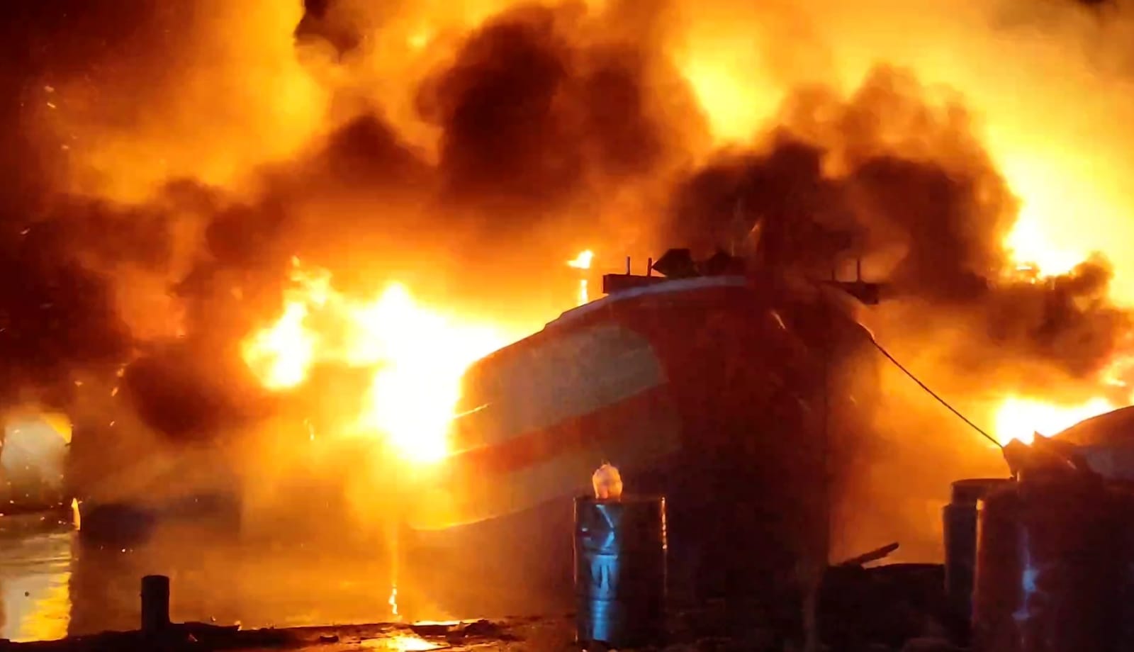 Sejumlah Kapal Di Pelabuhan Jongor Kota Tegal Terbakar