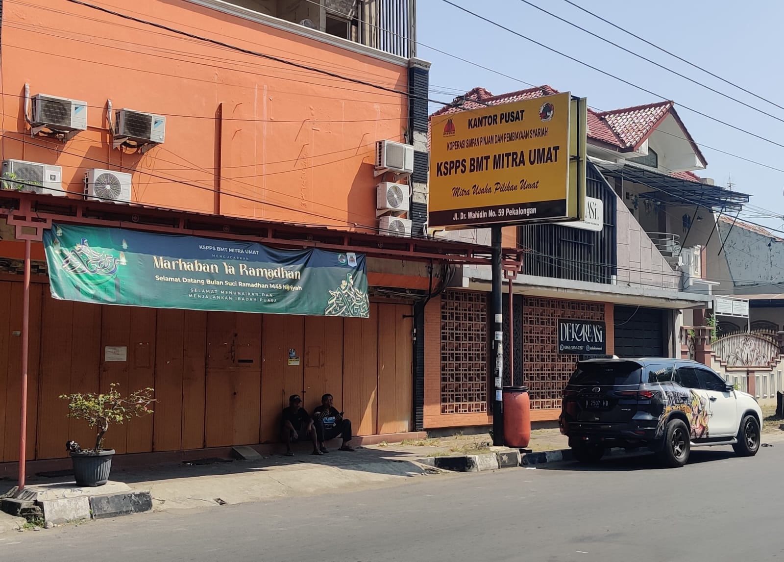 Cerita Penarik Becak Teramcam Rumahnya Dilelang dan Seorang Anak di Kota Pekalongan Nyaris Bawa Jenazah Ibunya Tagih Uang di Kantor BMT Mitra Umat