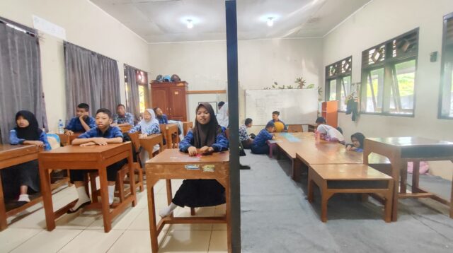 Kekurangan Kelas, SLB Negeri Batang Pilih Sekat Ruangan Untuk Kegiatan Belajar