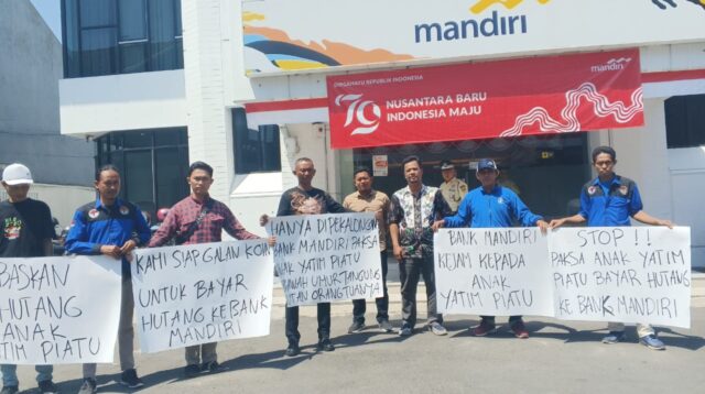 Tetap 'Paksakan' Anak Yatim Piatu Lunasi Utang Almarhum Kedua Orang Tuanya, Bank Mandiri Pekalongan Didemo