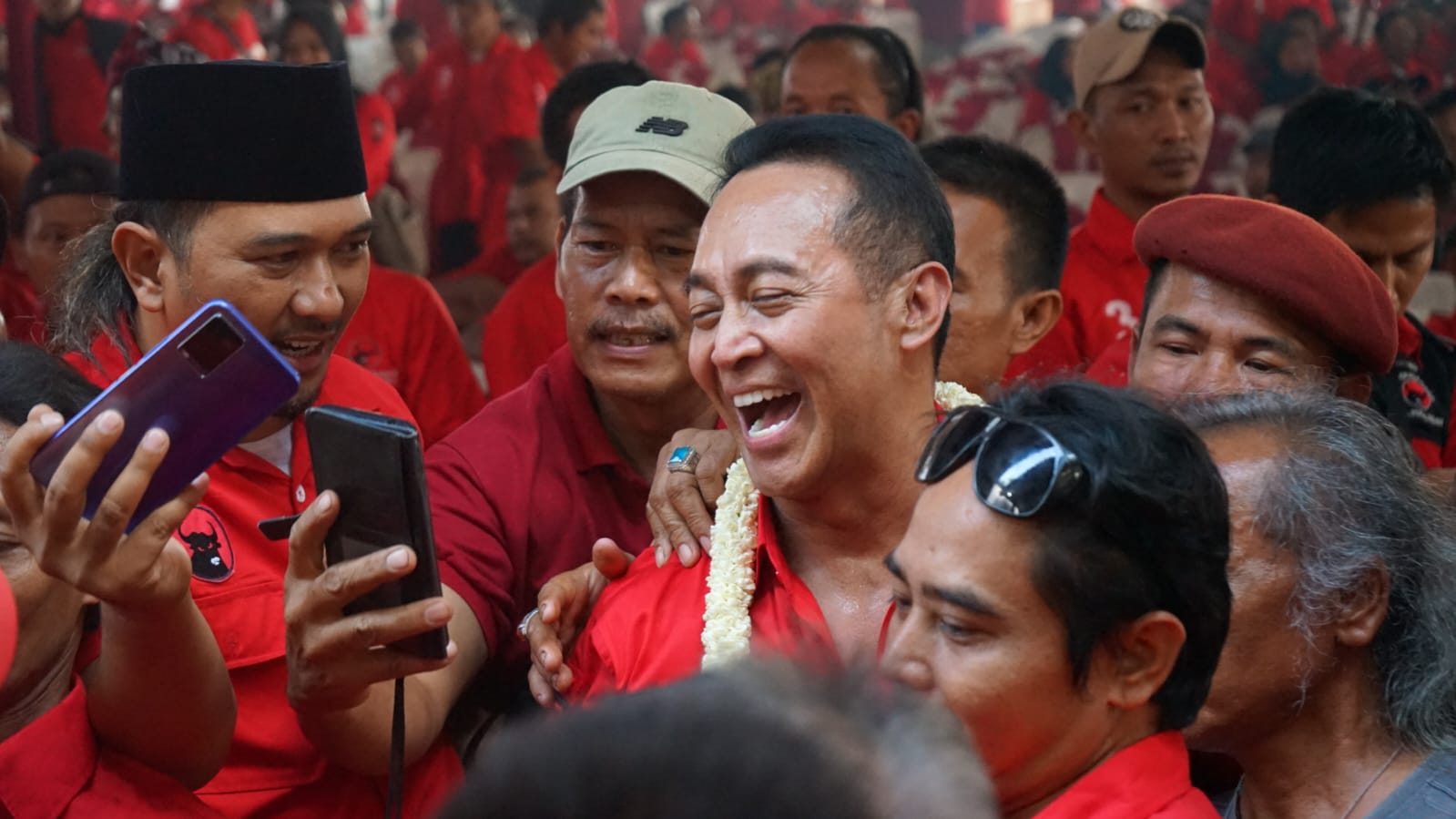 Temui Kader PDI Perjuangan di Pekalongan dan Batang, Bacalon Gubernur Jateng Andika Perkasa Diteriaki Rambo