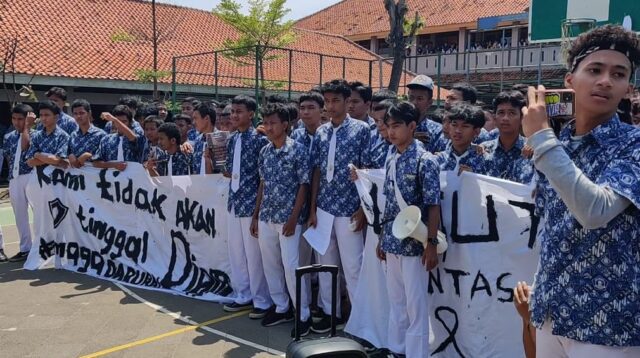 Cuman Diberi Sanksi SP 1, Ratusan Pelajar SMA 3 Kota Pekalongan Demo Tuntut Guru BK Diberhentikan Setelah Muncul Puluhan Korban Pelecehan Seksual Verbal Bersuara