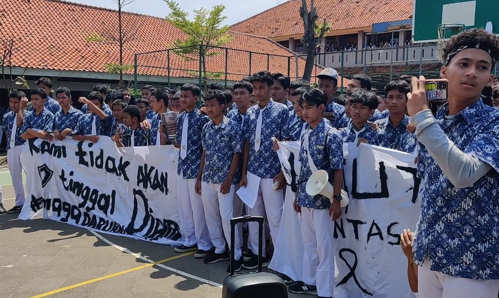 Cuman Diberi Sanksi SP 1, Ratusan Pelajar SMA 3 Kota Pekalongan Demo Tuntut Guru BK Diberhentikan Setelah Muncul Puluhan Korban Pelecehan Seksual Verbal Bersuara