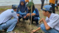 Hari Sukarelawan Internasional, KITB Tanam Ribuan Pohon Cemara Laut di Pantai Jodo