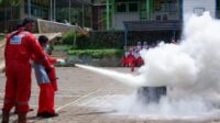 Puluhan Pelajar SMP di Batang Belajar Padamkan Api dalam Program BEST Class Goes to School