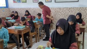 Ratusan Pelajar SDN 01 Wanarejan Pemalang MBG di Hari Bhakti Imigrasi