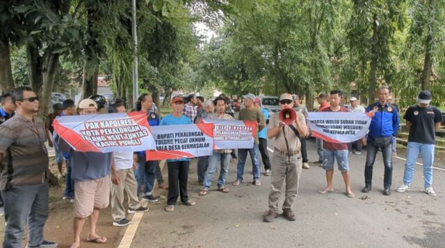 Kembali Demo, Warga Sebut Inspektorat Pekalongan Lamban Tangani Kasus Kades Wuled