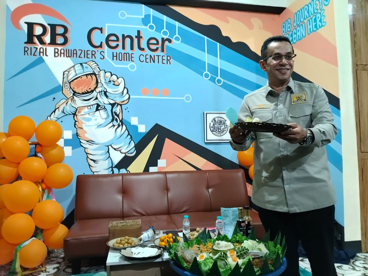 Fasilitasi Anak Muda Kreatif, Rizal Bawazier Resmikan RB Center di Batang